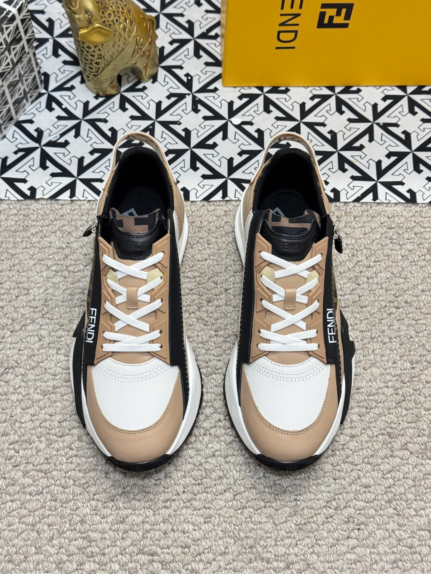 Men's men's shoes 💰520 [New style] 🦥🦥 Original quality - Fendi ◾️▫️F D🆕 Spring and summer new men's slip-on sneakers, with elastic straps, side zippers, and corrugated soles engraved with F. Embossed Fendi Flow lettering on the heel. Mixed material of high-tech fabric and black suede. FF graphic tongue. Ultra-light and wear-resistant EVA sole. Size: 38-44 (45 customized